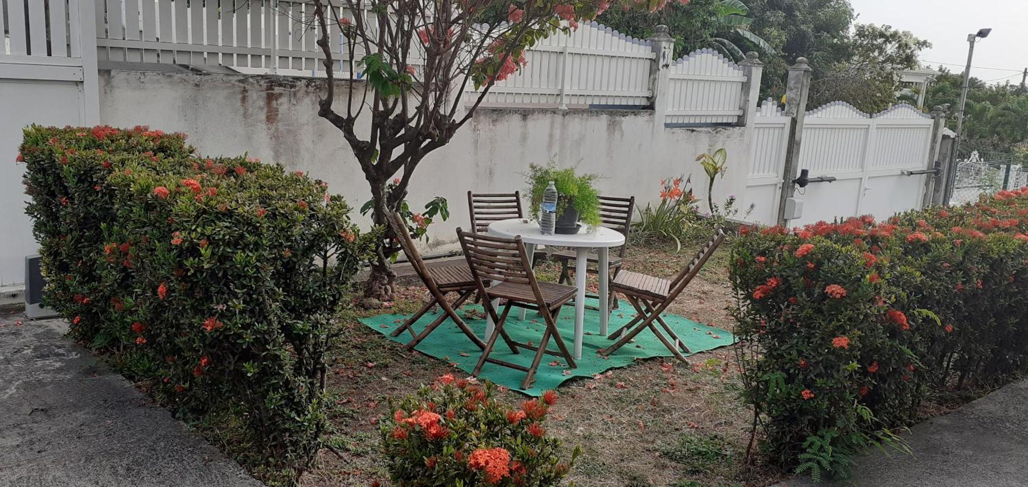 Le P'Tit Nid Cocodydy Apartment Baillif Exterior photo